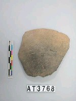 藏品(褐色夾砂陶片)的圖片